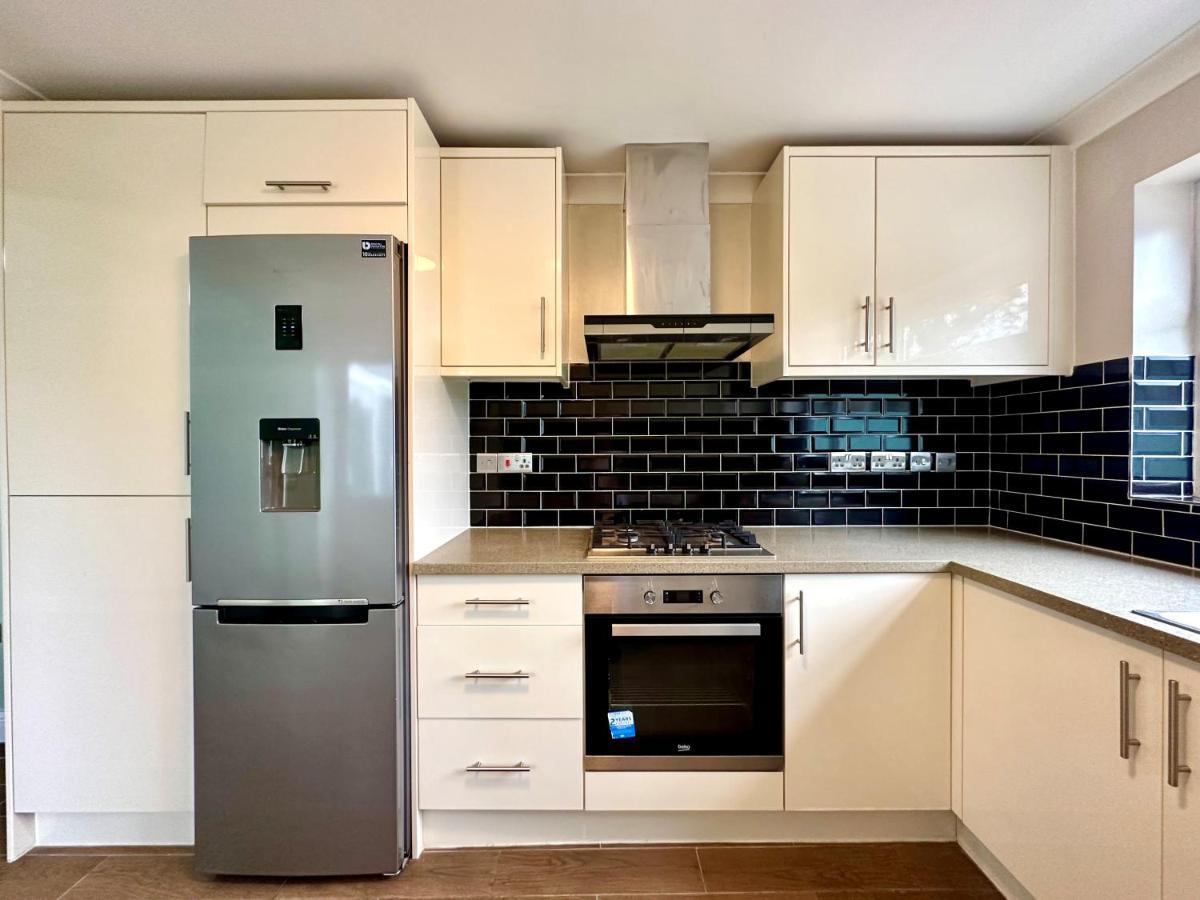 Spacious 3 Double Bedroomed House In Bicester Exterior foto
